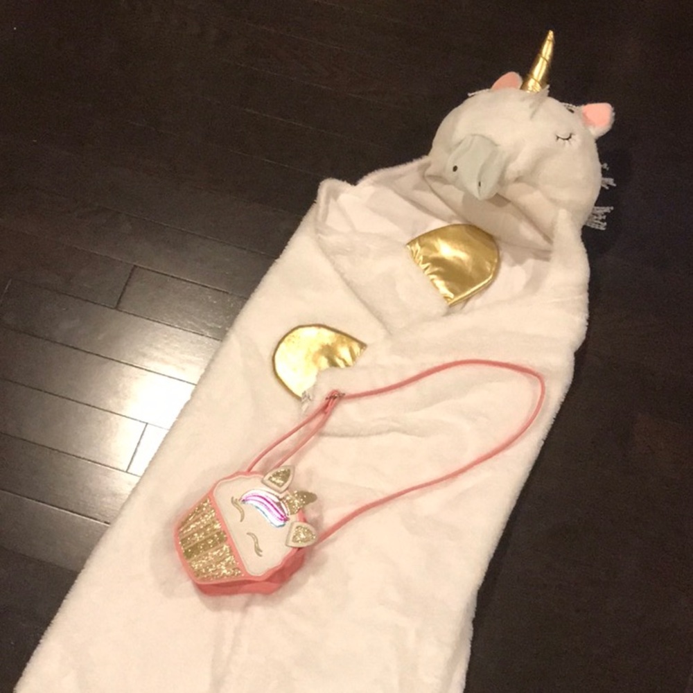 Unicorn head blanket and unicorn purse